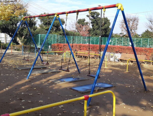 須和田公園のブランコ