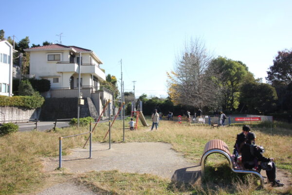 じゅん菜池緑地の遊具広場