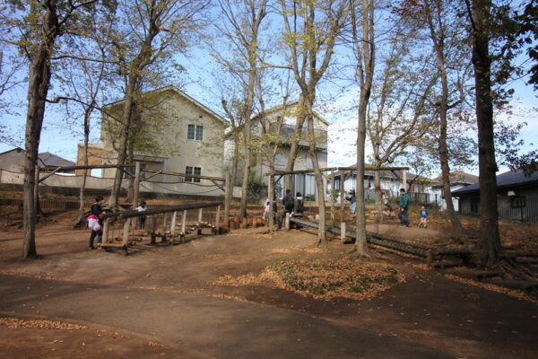 小塚山フィールドアスレチックのグラグラ遊具