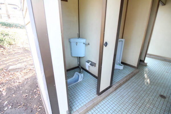 里見公園内のトイレ