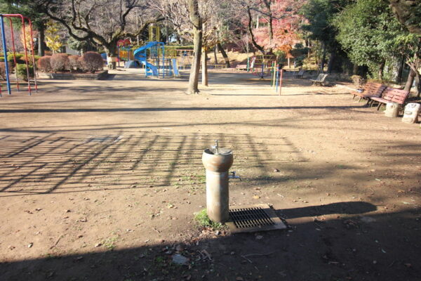 里見公園の遊具広場の水場