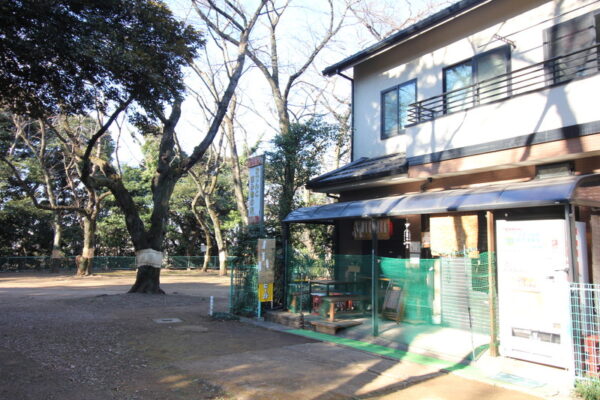 里見公園のおでんと飲み物の店おおた