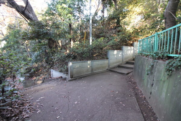 里見公園駐車場からの行き方(アクセス)