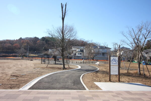 整備拡充中の小塚山公園の駐輪場