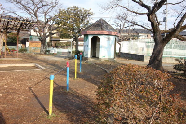 子の神中央公園の鉄棒