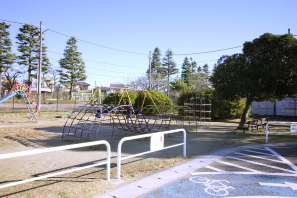 市川児童交通公園のブランコ