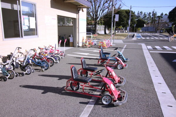 市川児童交通公園の三輪車や足踏みカートと手押し三輪車