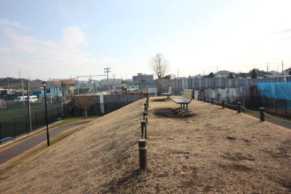 ジェイコム北市川スポーツパークのベンチ