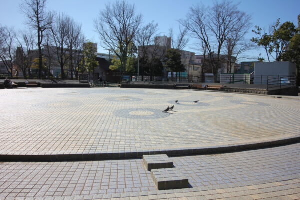 行徳駅前公園の水遊びができる噴水広場(じゃぶじゃぶ池)
