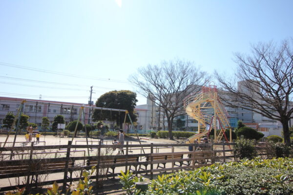 行徳駅前公園のブランコ