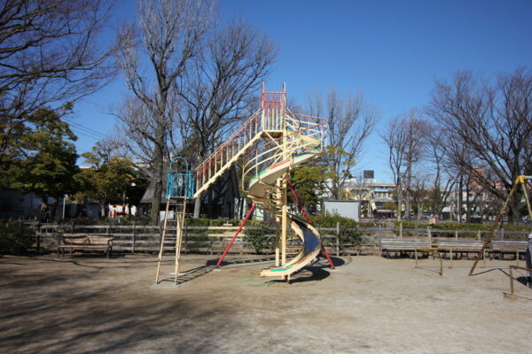 行徳駅前公園のすべり台(滑り台)