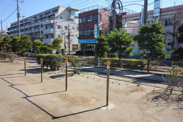 行徳駅前公園の鉄棒