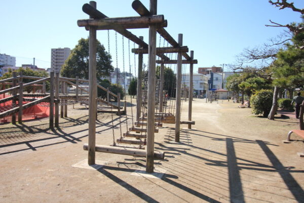 南行徳公園（えんぴつ公園）のアスレチック