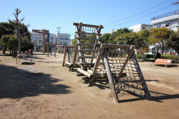 南行徳公園（えんぴつ公園）のあすれちっく