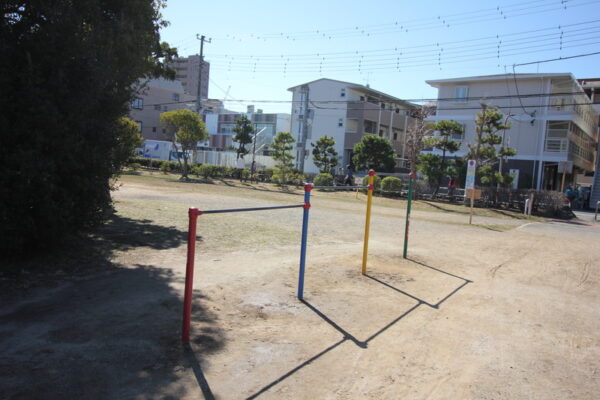 南行徳公園（えんぴつ公園）の鉄棒