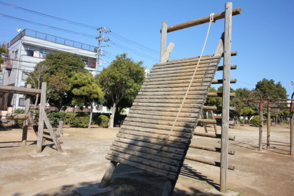 南行徳公園（えんぴつ公園）のアスレチック2